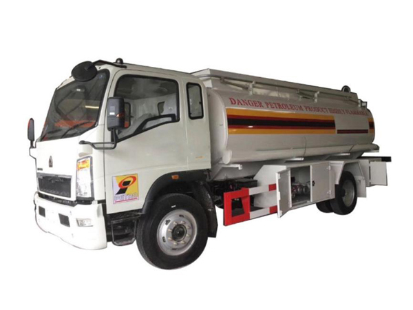 SINOTRUK HOWO 10000L Oil Tank Truck Fuel Dispenser Trucks for Sale