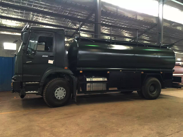 25000Liters Full Driver 270hp LHD Sinotruck HOWO Fuel Refilling Truck 