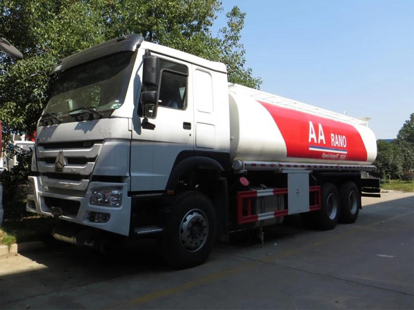 25cbm 25000 Liters Sinotruk HOWO Fuel Tank Truck Oil Truck Oil Tank Truck