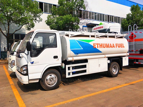 Brand New Isuzu 120HP 5cbm Fuel Dispenser Truck 5t Diesel Refueller Tanker Haiti for Sale