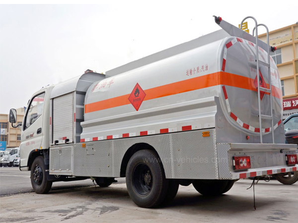 Foton 8 Cubic Meter Fuel Tanker Refueling Truck For Sales