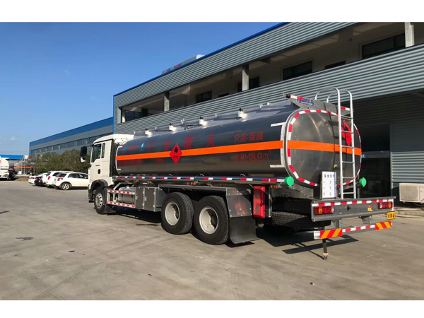 HOWO 300HP Rhd 18.9cbm 15781 Liters 13 Tons Diesel Oil Aluminum Tanker Truck for Aircraft