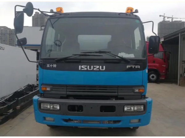 Isuzu 15000L Oil Tank Truck with Fuel Dispenser System Petrol Diesel Delivery and Refueling Truck