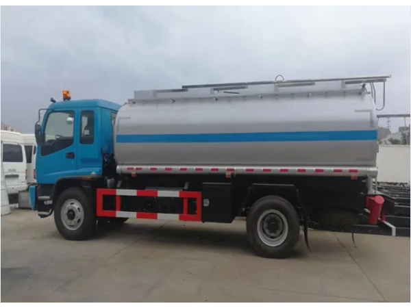Isuzu 15000L Oil Tank Truck with Fuel Dispenser System Petrol Diesel Delivery and Refueling Truck