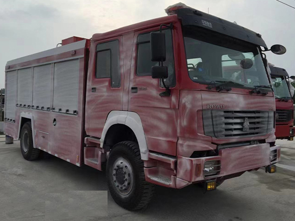 Export to Pakistan Sinotruk HOWO 4*4 Full Driver Foam Tanker Fire Truck