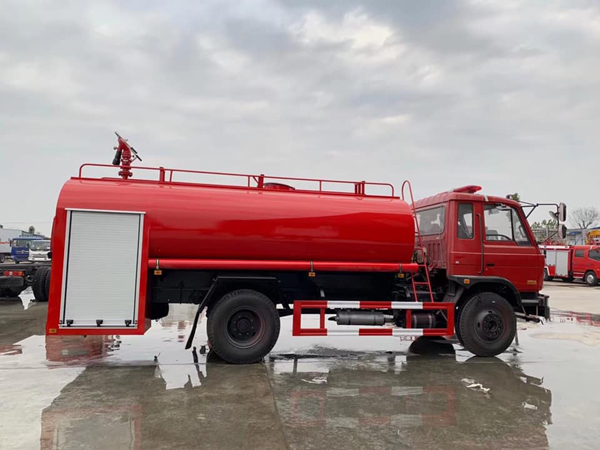 Dongfeng 8000l 130 Or 190hp Fire Water Tanker Truck With Fire Fun Jetting Range 55m