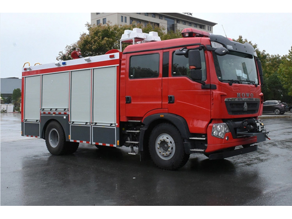 Sinotruck HOWO 266HP 5000Liter Engine Compressed Air Water Foam AB Fire Fighting Truck 