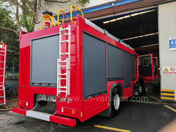 Sinotruk HOWO 4000 kgs Dry Powder Tank Rescue Fire Fighter Truck