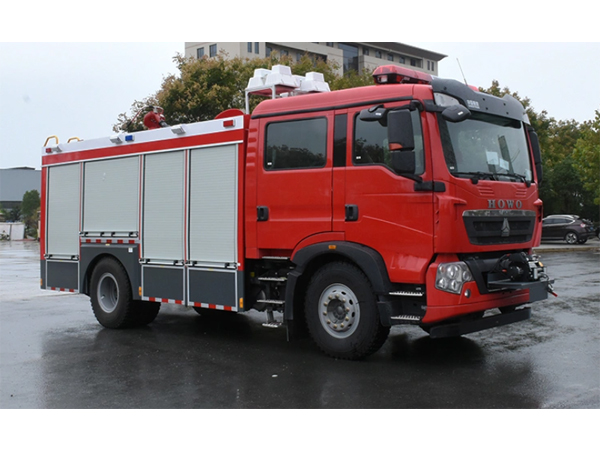 Sinotruck HOWO Compressed Air Water Foam a/B Fire Fighting Truck with 266HP Engine