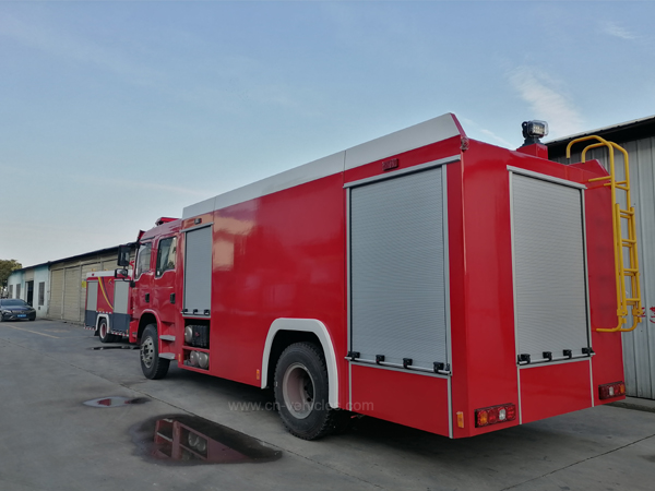Shac SHACMAN L3000 8000L Water and 2000L Foam Tanker Fire Fighting Truck With English Operation Manuals