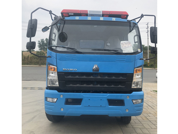 Sinotruck howo 6 Tyre 2 Axle Right Hand Drive 3000Liters To 4000Liters Water Tanker Fire Truck