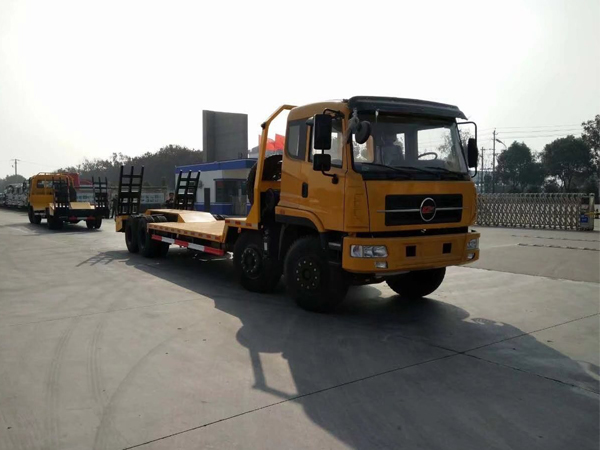 38 Tons Flatbed Truck or Flat Bed Truck for Transport of Excavators Dozer Loaders