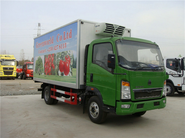 Sino HOWO Euro3 Diesel 6 Wheel 8 Ton Right Hand Drive Cooling Box Truck for Sale