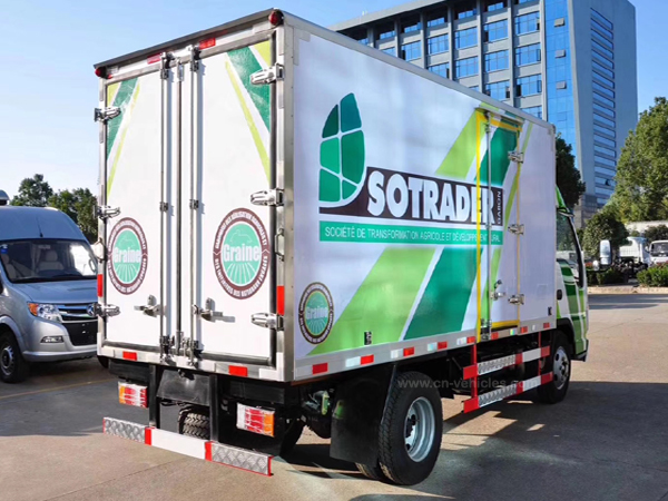 Isuzu 3 Ton 5 Ton 10 Ton Freezer Truck Refrigerator Truck Refrigerated Truck We Export to Gabon