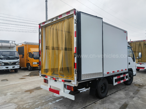 Japan Isuzu 4-5tons Refrigeration Refrigerator Freezer Cargo Van Truck