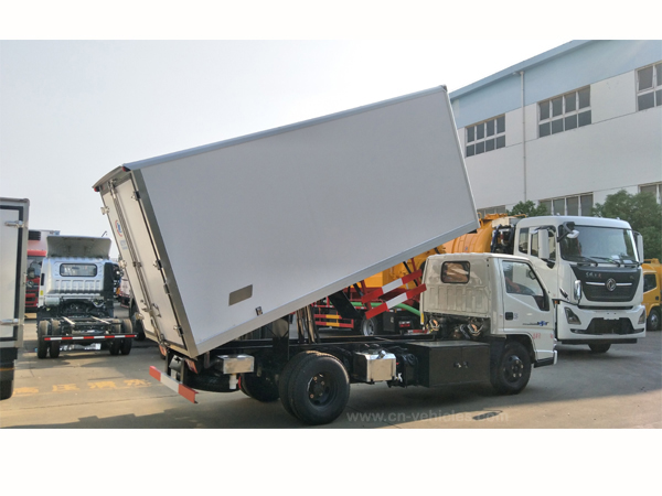 JMC brand 5 Tons Refrigerated Vans For With Lift System