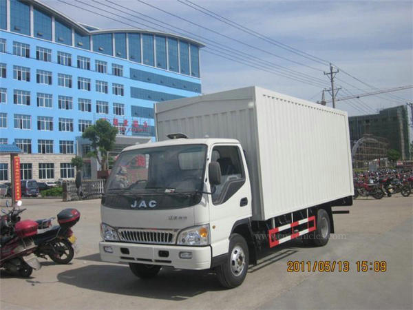 China Euro4 5tons JAC Hydraulic Open Type Wing Van Truck