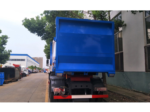 5 Tons Dongfeng DFAC Rear Load Hook on Garbage Truck