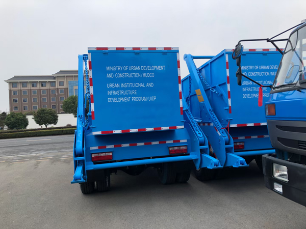 DongFeng Customization Swing Arm Garbage Truck Skip Loader Waste Collection Vehicle