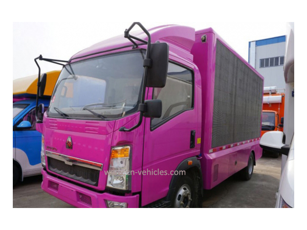 Sinotruck HOWO Outdoor or Indoor Appear Message LED Truck for Export
