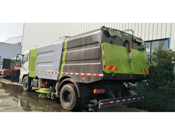 Dongfeng 6 to 20 Kilometers Street Sweeper Road Sweeper with Vacuum Pumper