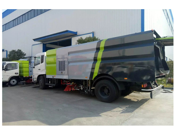 Dongfeng 6 to 20 Kilometers Street Sweeper Road Sweeper with Vacuum Pumper