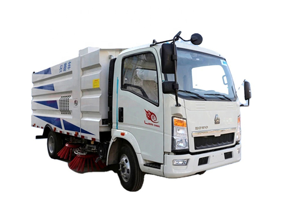 HOWO 6 Wheels Mobile Street Clean Sweeper For Urban Use 