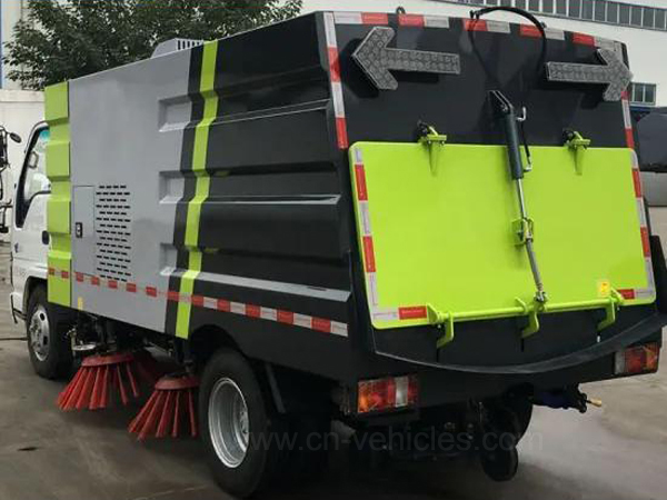 ISUZU 5.5cbm 75hp Diesel Small Street Sweeper Truck For Cleaning Road