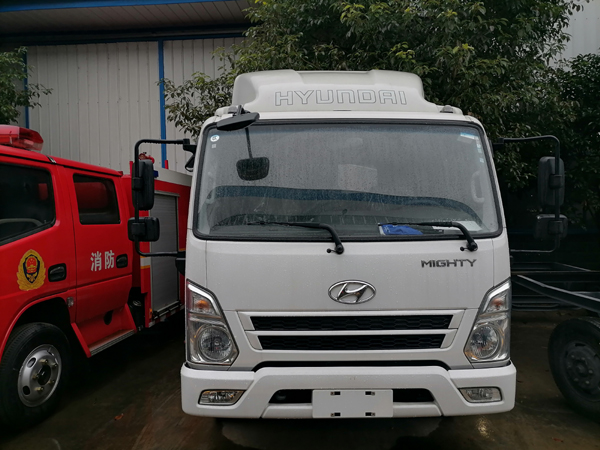 Hyundai 6 wheel Road Construction Spray Bitumen Distributor Truck