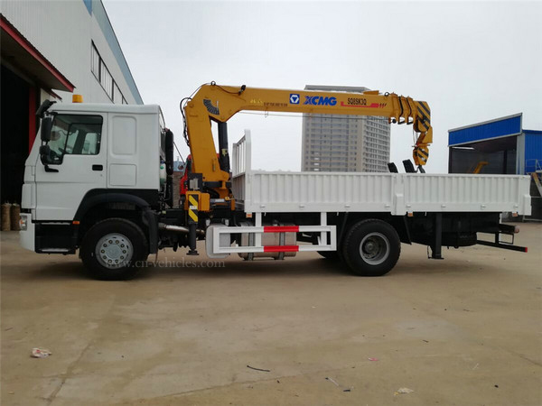 chinese factory sale new right hand drive sinotruk howo boom crane truck 8ton