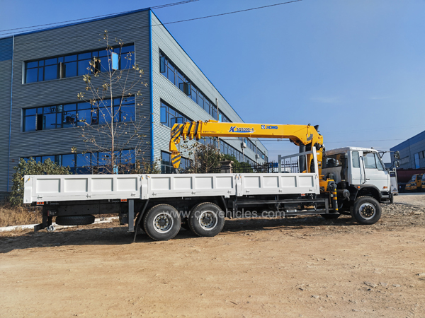 12 Tons Truck Mounted Straight 4 Arm Telescopic Crane China CLW 10 Wheels Hoisting Truck with Cranes