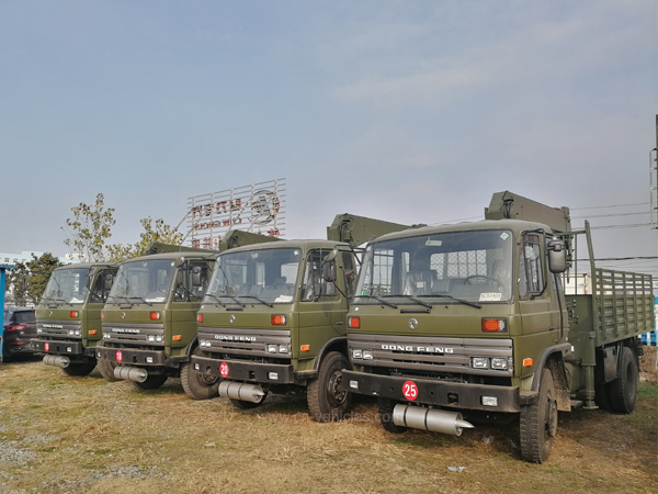Chengli Factory Export Dongfeng DFAC Truck Mountd 4 Ton Straight Crane for Army with Lorry