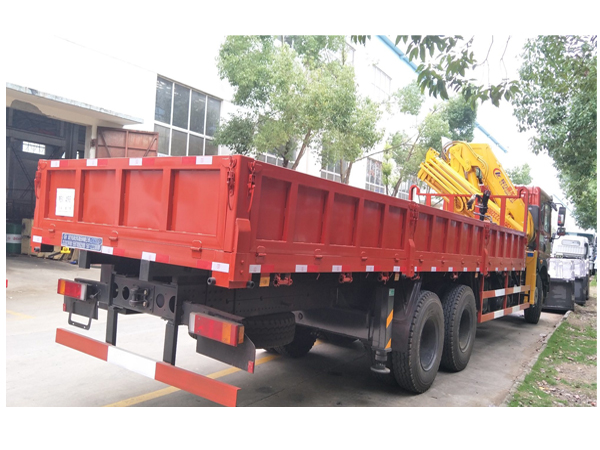 Dongfeng 25 Ton Folding Crane Mounted Truck for Sales