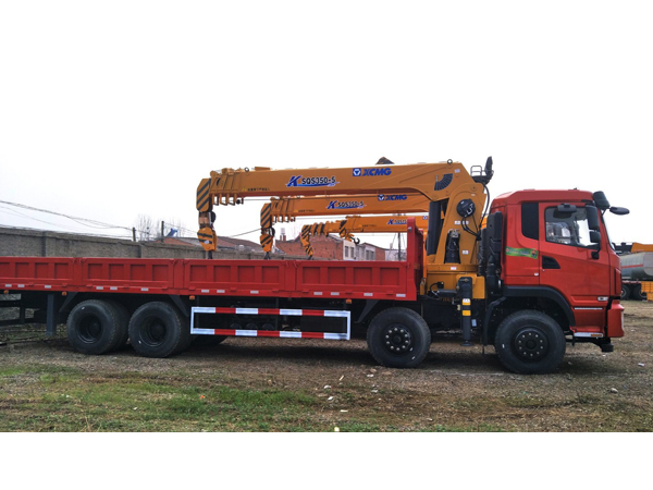 Dongfeng 30 ton Straight Crane Truck for Sale