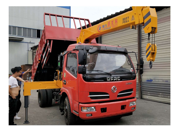 Dongfeng DFAC Brand 3 Tons Crane Truck for Sales