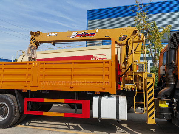 High Operating Efficiency UNIC 16 Ton Stiff Boom Crane with FAW Cargo UNIC Truck Crane