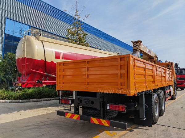 High Operating Efficiency UNIC 16 Ton Stiff Boom Crane with FAW Cargo UNIC Truck Crane