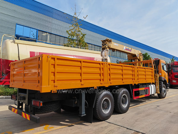 High Operating Efficiency UNIC 16 Ton Stiff Boom Crane with FAW Cargo UNIC Truck Crane