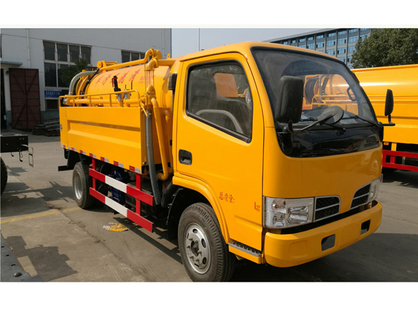 Dongfeng DFAC 5000L Vacuum Sewage Suction Tanker Truck