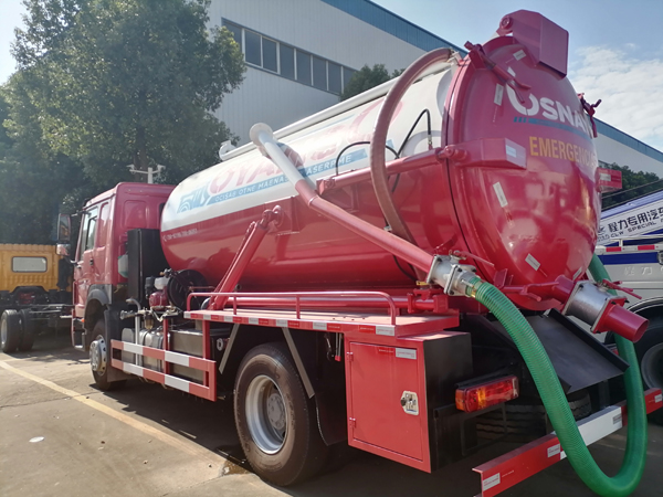 Sinotruck HOWO 2020 New Model 6 Tyre 10000 Liters Vacuum Sewage Suction Septic Tanker Truck With Self Dumping System