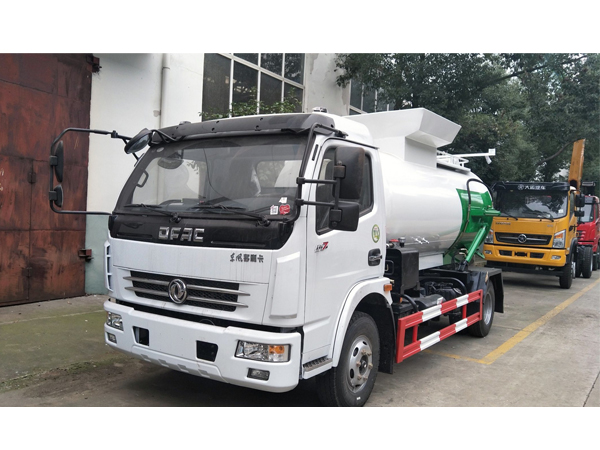 Dongfeng 6000 Liters Fecal Tanker Suction Truck for Sales