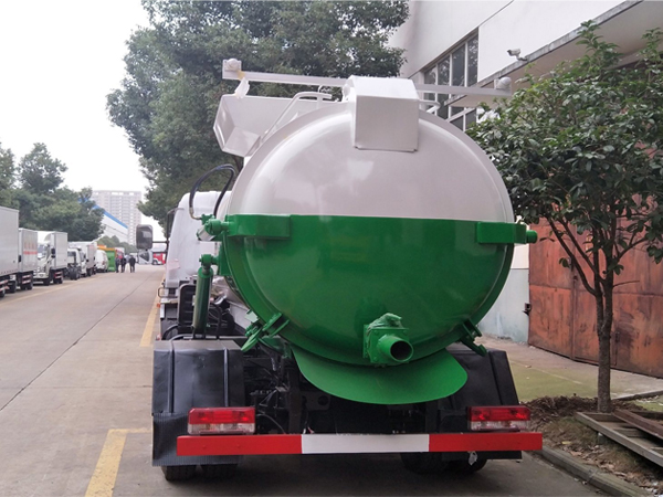 Dongfeng 6000 Liters Fecal Tanker Suction Truck for Sales