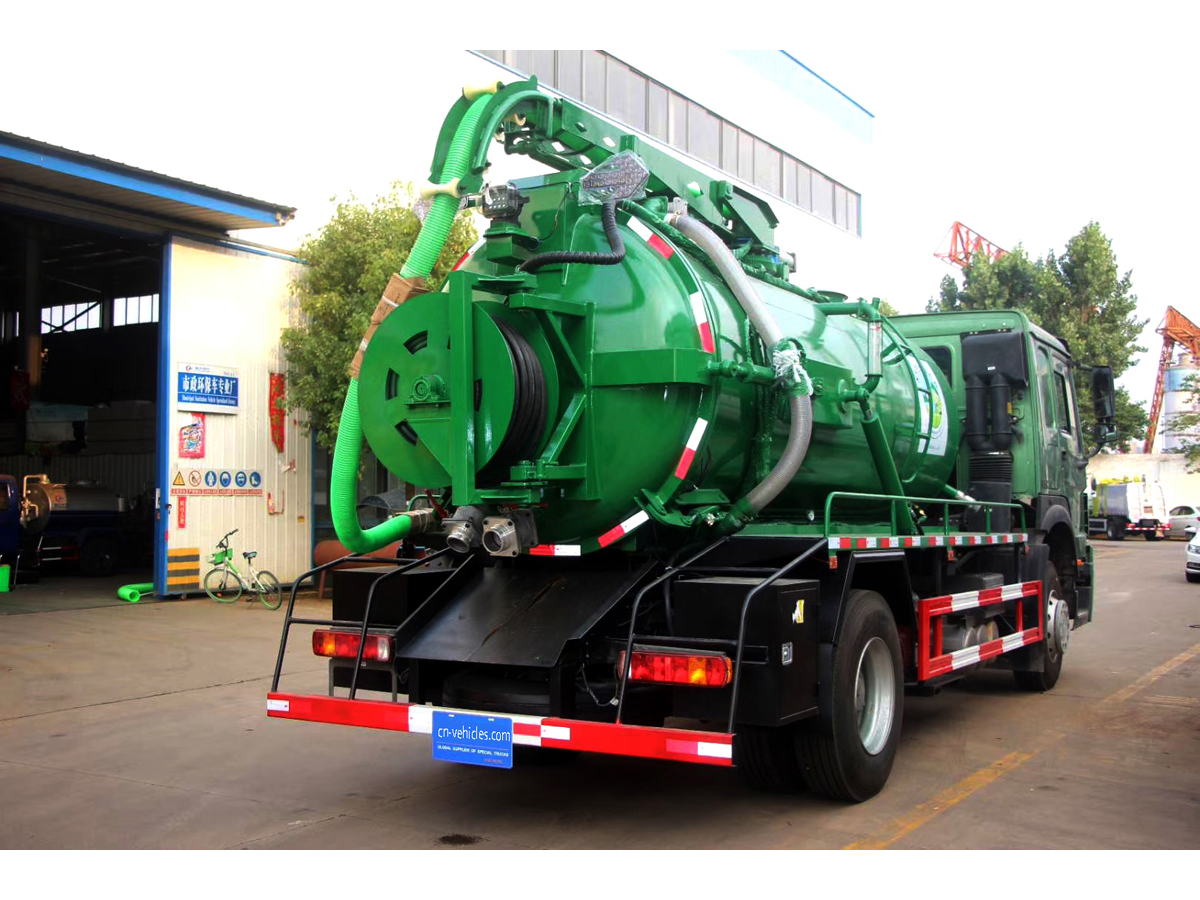 SINOTRUK HOWO 290HP 10CBM 10,000liters Sewage Suction Truck With Jurop Vauum pump Made in Italy
