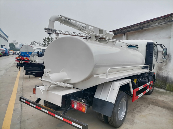 Sinotruck HOWO 1056 Gallon to 4000 Gallon High Pressure Fecal Sewage and Sludge Suction Tank Truck For Urban Use