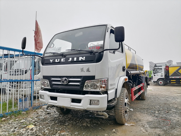 Iveco Yuejin Light Truck 3000L Water Cart Water Tank Truck