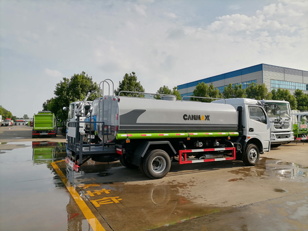 DONGFENG DOLLICAR 5CBM Water Spray Sprinkle Bowser Truck With Sprinkling Wagon Tanker 