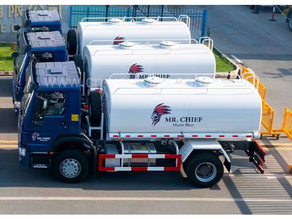 CNHTC HOWO 266HP 1000Liter Beer tanker truck Ship To Mr. Chief For Loading Maize Beer 