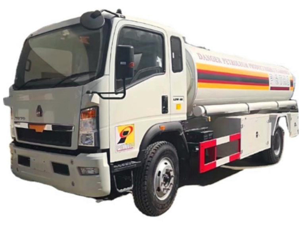 SINOTRUK HOWO 10000L Oil Tank Truck Fuel Dispenser Trucks for Sale
