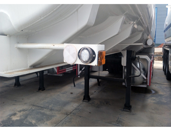 51 Cubic Meter 3 Axle Fuel Oil Tanks Trailer