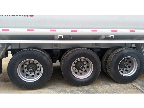 51 Cubic Meter 3 Axle Fuel Oil Tanks Trailer